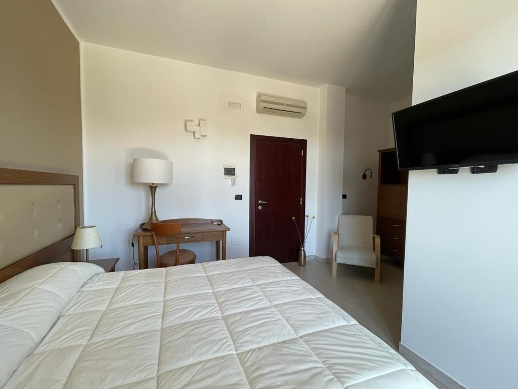 Hotel Posidonia ポルト・チェザーレオ エクステリア 写真