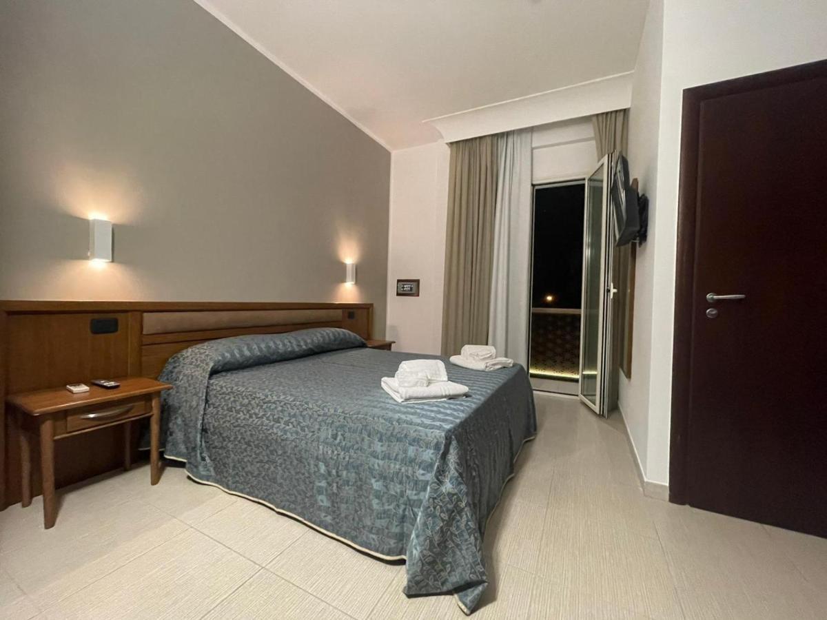 Hotel Posidonia ポルト・チェザーレオ エクステリア 写真